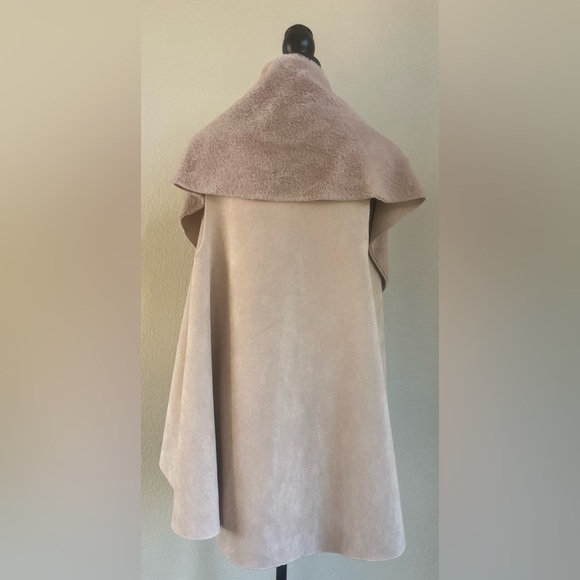 Look by M Vest Shawl - Picture 11 of 16